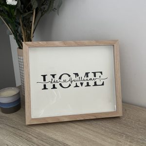 Cadre HOME rentrant dans la catégorie des cadeaux et déco personnalisés.